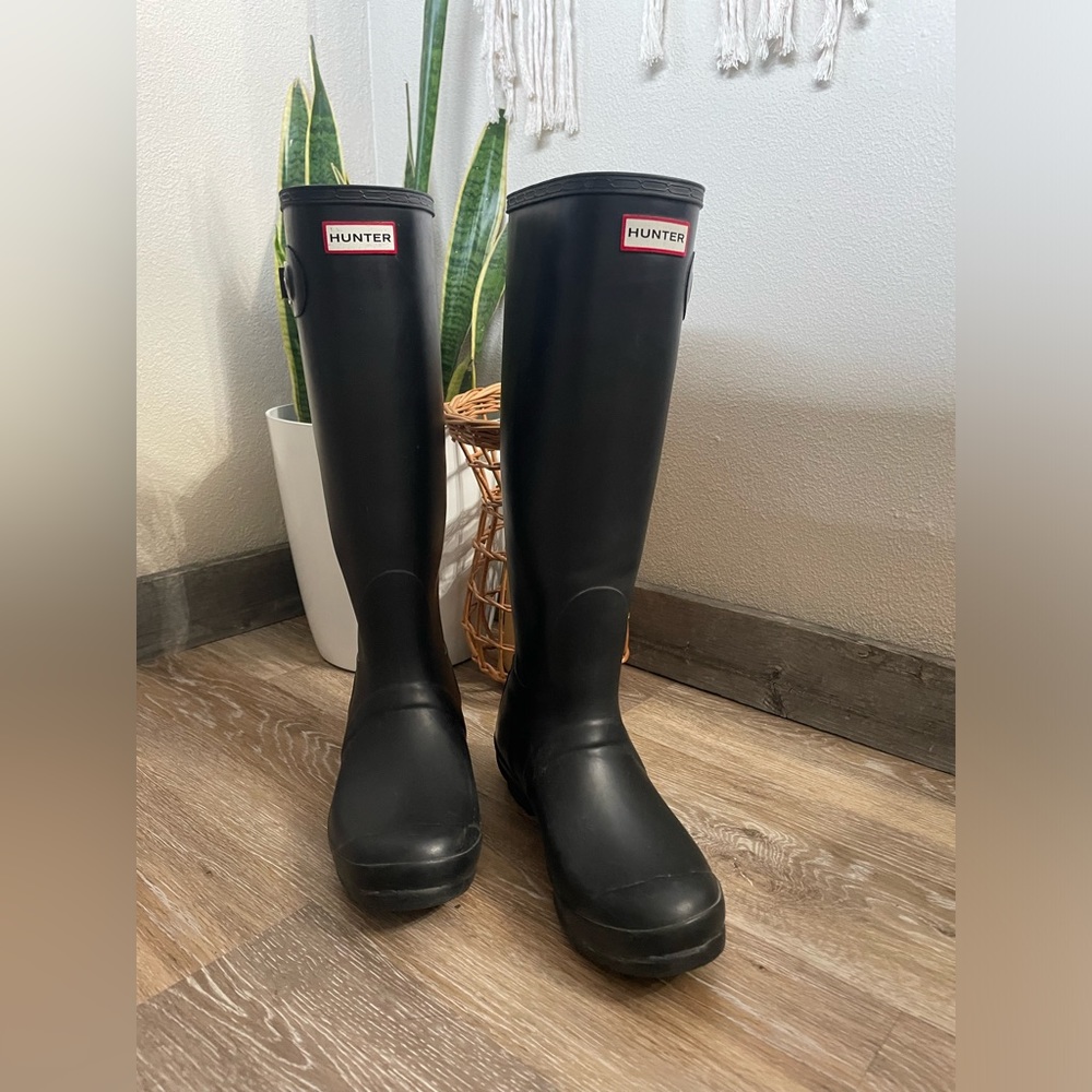 Tall hunter boots